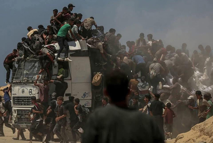 Large numbers of people trying to get aid at the Al Nabulsi crossing — Gaza City. Photograph: Ahmed Dader